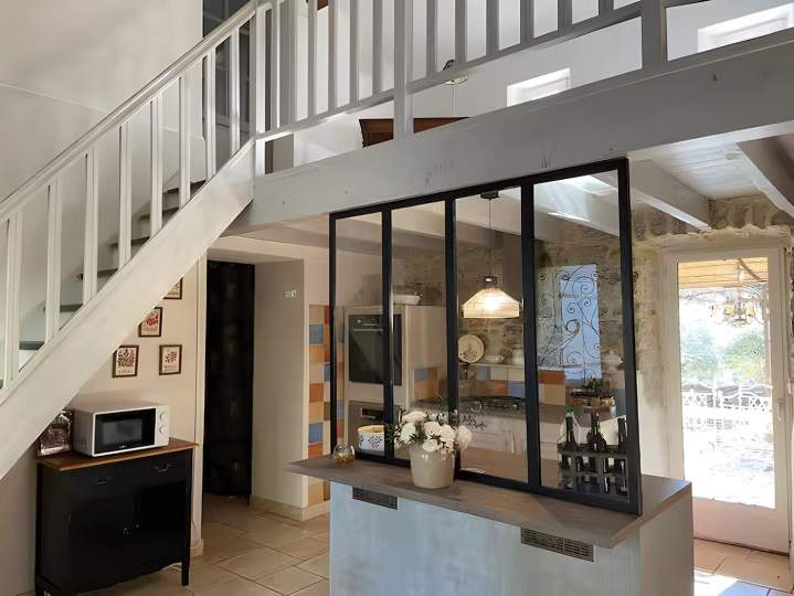 Maison avec mezzanine et cuisine ouverte, Ardèche