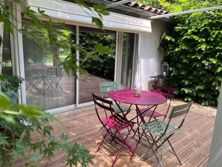 Terrasse privée ensoleillée, Ardèche