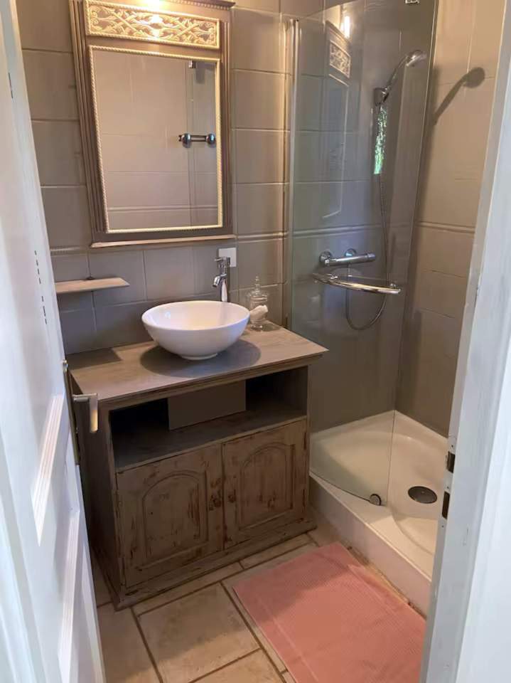 Salle de bains minimaliste, Ardèche